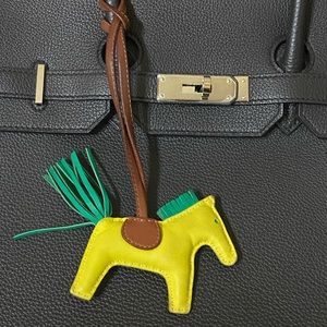 RARE YELLOW HERMÈS
Milo GriGri Rodeo Bag Charm pm
